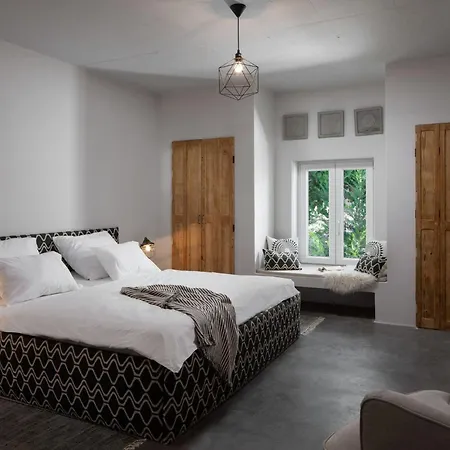 Mit Eigenem Pool By Interhome