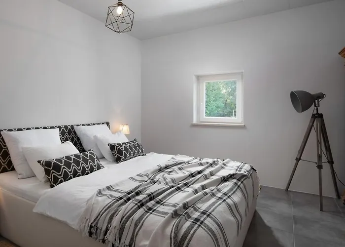 Mit Eigenem Pool By Interhome