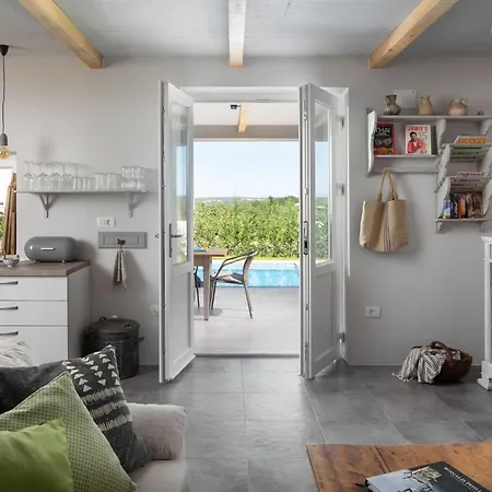 Holiday home Mit Eigenem Pool By Interhome Cepljani