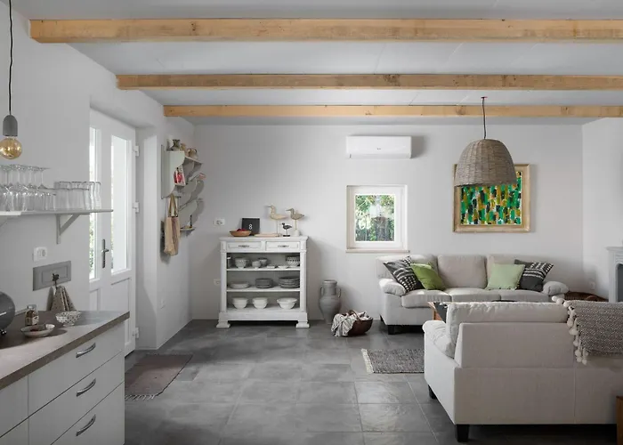 Mit Eigenem Pool By Interhome *