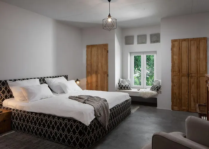 Mit Eigenem Pool By Interhome